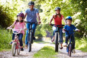 bicicletta e bambini famiglia