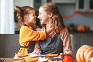 Giornata Mondiale del Sorriso mamma e figlia autunno